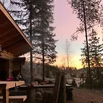Luxusní stan Lammastilan Laavu - Lean To Inarin Tila