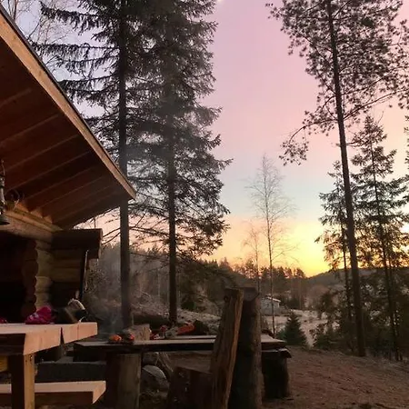 Glamping Lammastilan Laavu - Lean To Inarin Tila