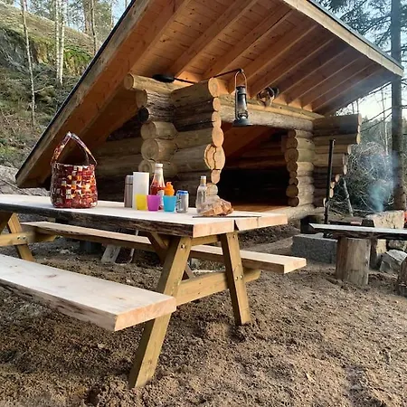 Lammastilan Laavu - Lean To Inarin Tila Glamping